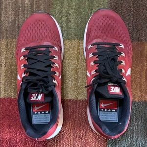 Nikes Zoom Tennis Shoes